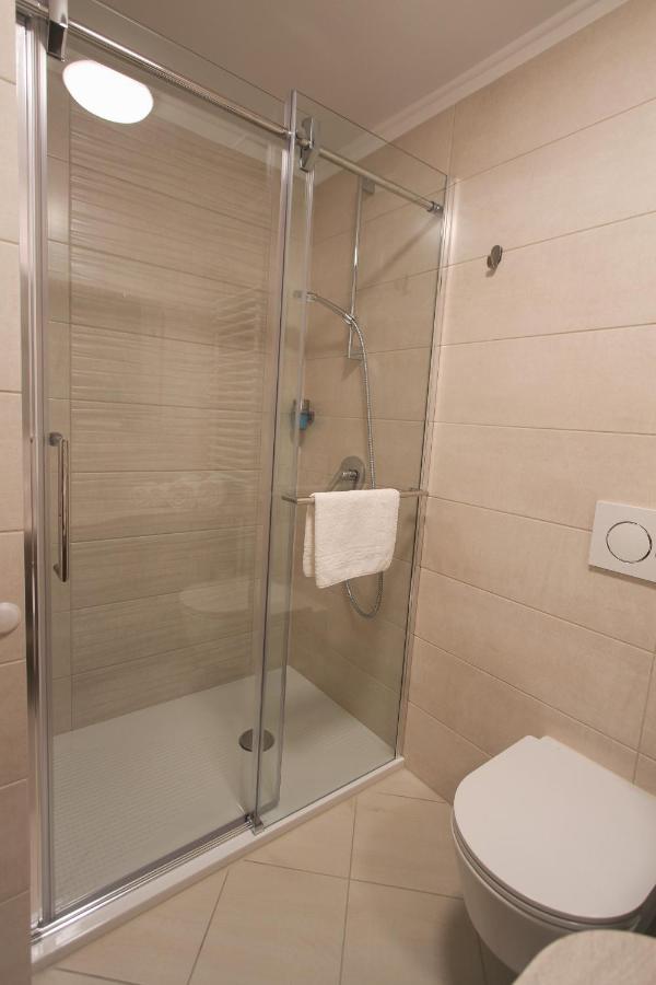 Sal & Mar Apartments ไพราน ภายนอก รูปภาพ